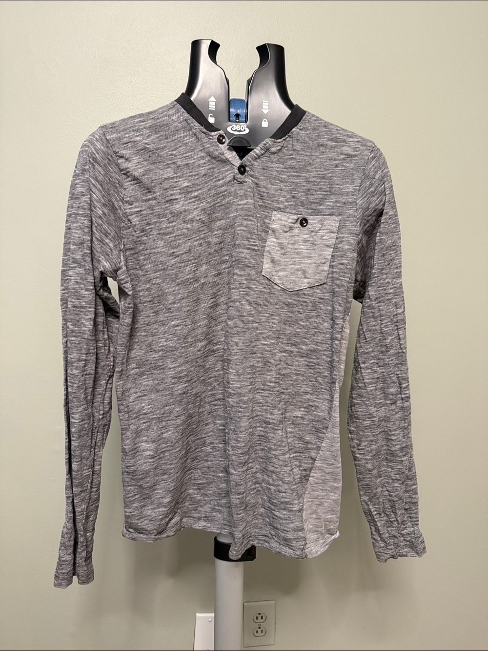 Men's Long-Sleeve Grey Marled Henley Pocket Tee